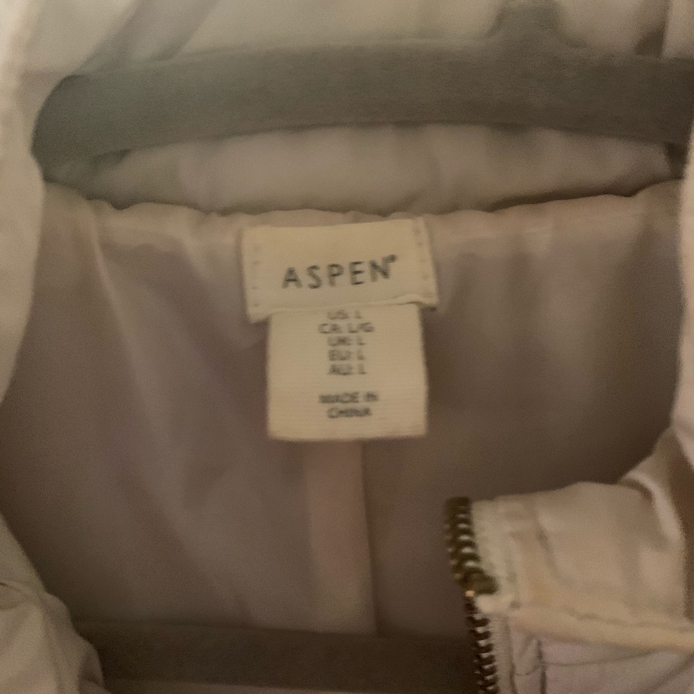 White vest great for layers - Picture 2 of 3